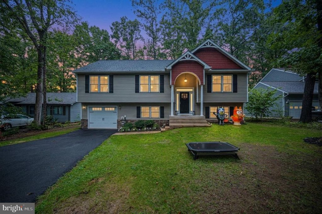 201 FAIRWAY DR, Locust Grove, VA 22508