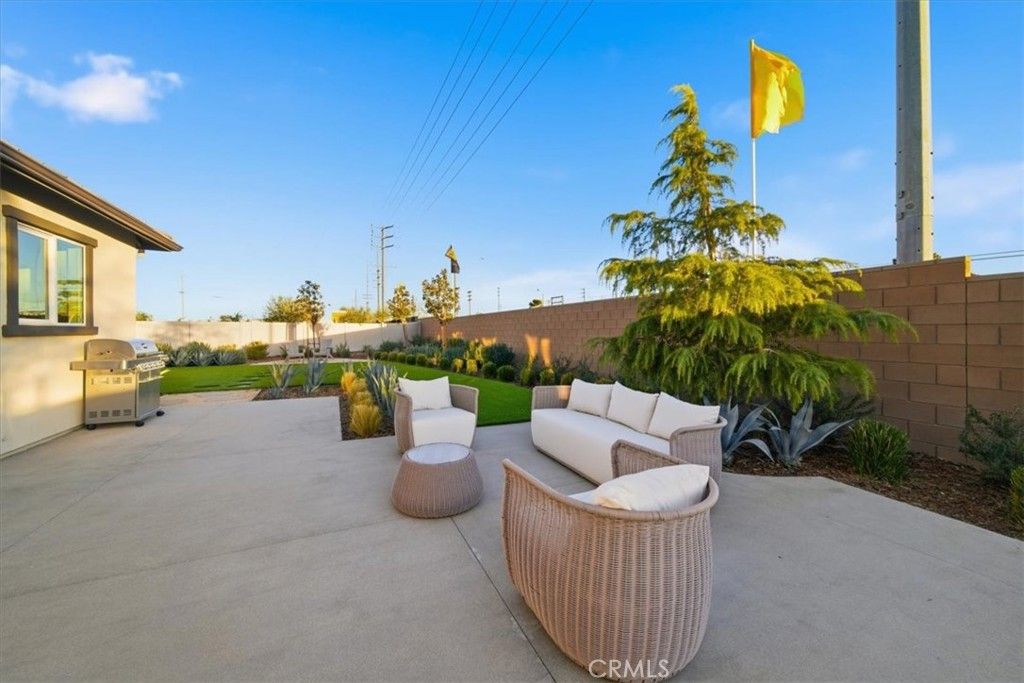 Image 8 of property listing at 5609 Balmont Street, Lancaster, CA 93536