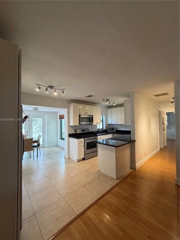 6717 Raleigh St, Hollywood, FL 33024