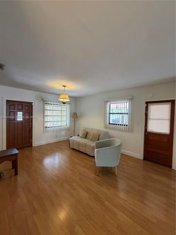 6717 Raleigh St, Hollywood, FL 33024