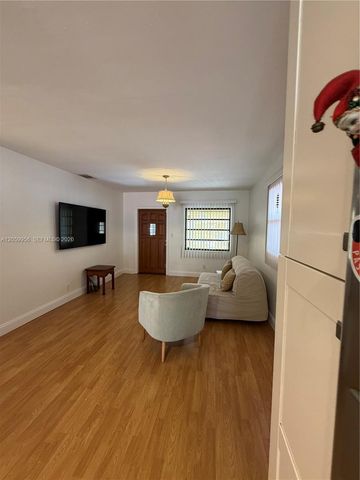 6717 Raleigh St, Hollywood, FL 33024
