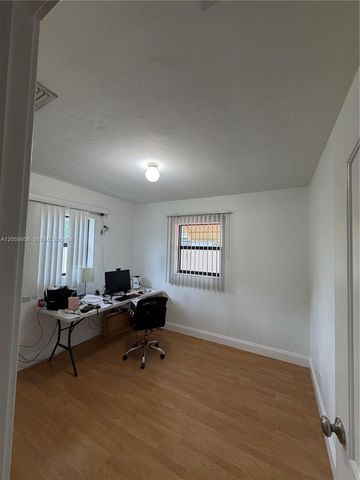 6717 Raleigh St, Hollywood, FL 33024