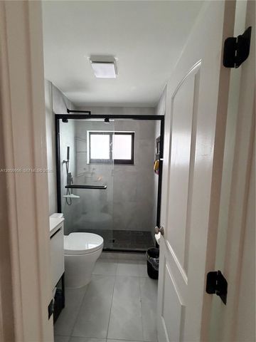 6717 Raleigh St, Hollywood, FL 33024