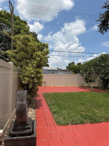 6717 Raleigh St, Hollywood, FL 33024