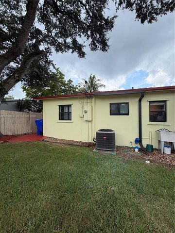 6717 Raleigh St, Hollywood, FL 33024