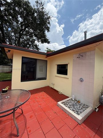 6717 Raleigh St, Hollywood, FL 33024