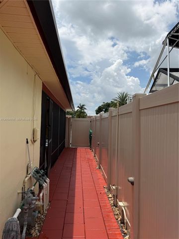 6717 Raleigh St, Hollywood, FL 33024