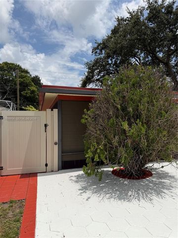 6717 Raleigh St, Hollywood, FL 33024