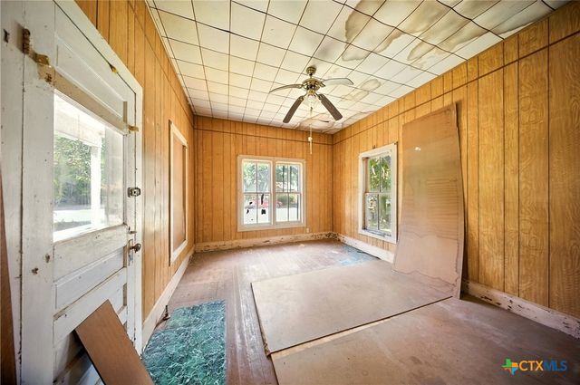 1300 W 1st Street, Cameron, TX 76520