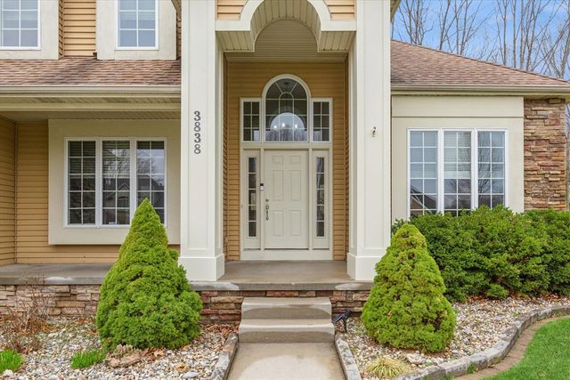 3838 Fox Crossing Crossing, Saint Joseph, MI 49085