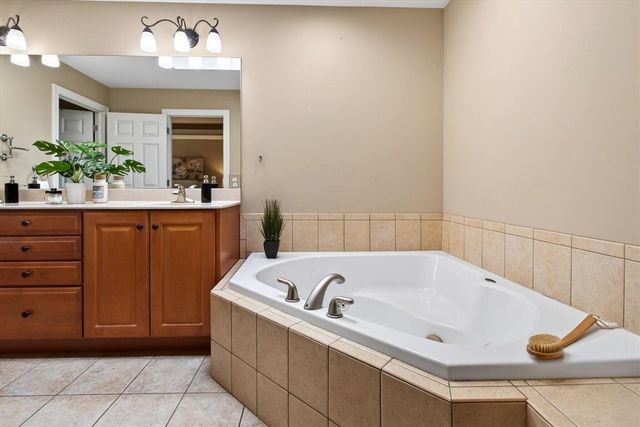 3838 Fox Crossing Crossing, Saint Joseph, MI 49085