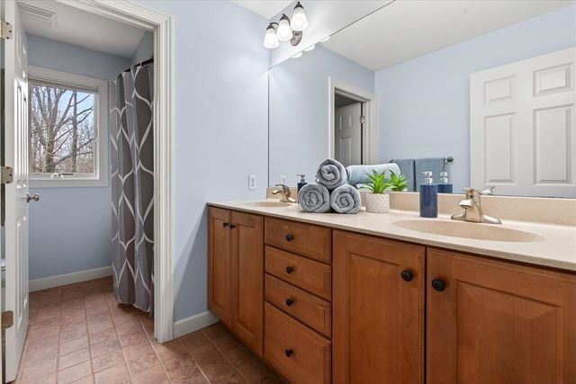 3838 Fox Crossing Crossing, Saint Joseph, MI 49085