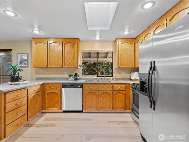 15903 E Shore Drive, Lynnwood, WA 98087