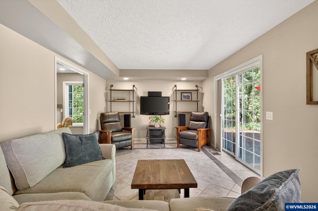 6723 Rippling Brook Dr SE, Salem, OR 97317