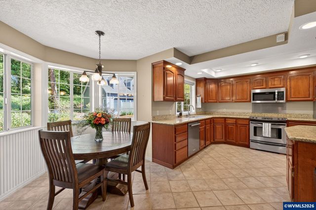 6723 Rippling Brook Dr SE, Salem, OR 97317