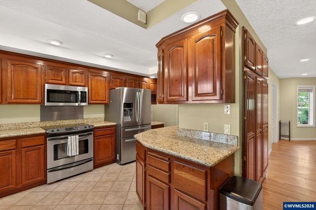 6723 Rippling Brook Dr SE, Salem, OR 97317