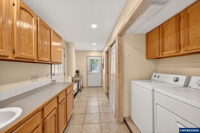 6723 Rippling Brook Dr SE, Salem, OR 97317