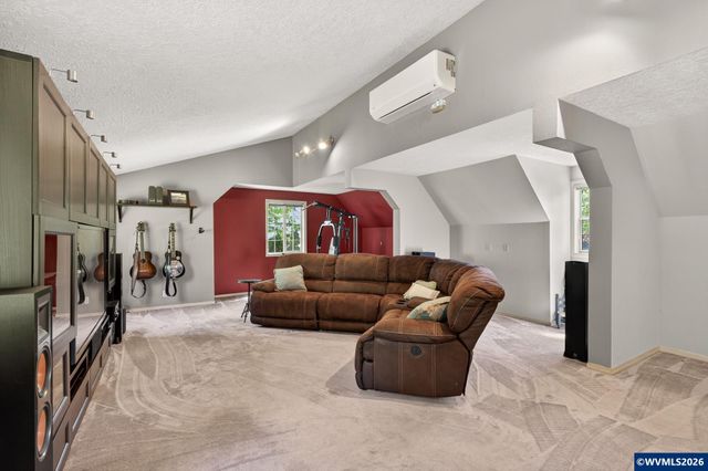 6723 Rippling Brook Dr SE, Salem, OR 97317