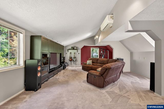 6723 Rippling Brook Dr SE, Salem, OR 97317