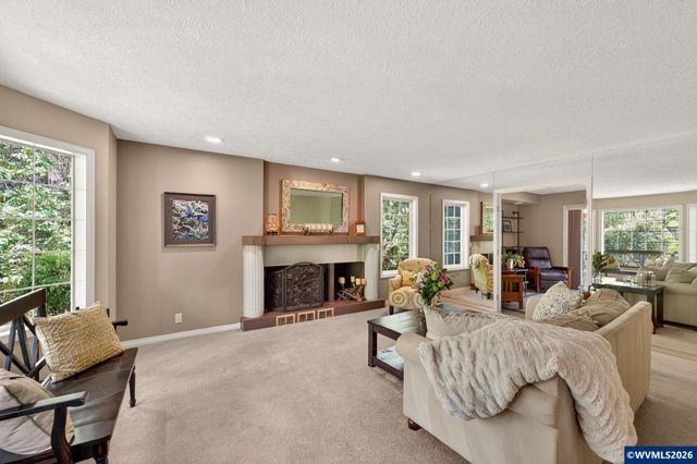 6723 Rippling Brook Dr SE, Salem, OR 97317
