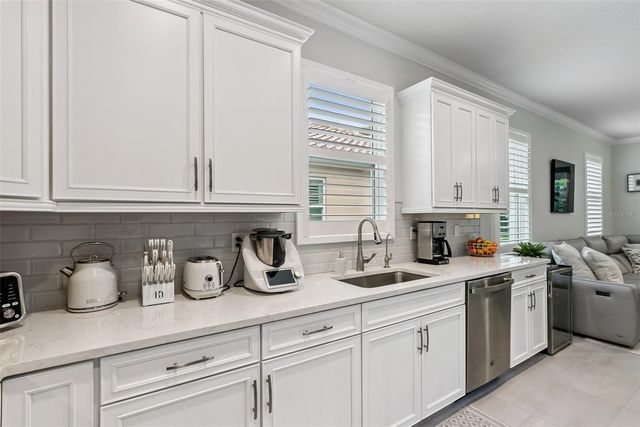 121 COLEBROOK COURT, Venice, FL 34292