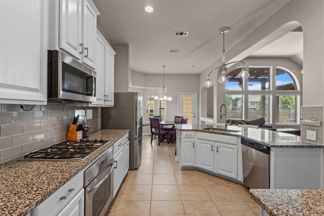 973 Tara Drive, Burleson, TX 76028