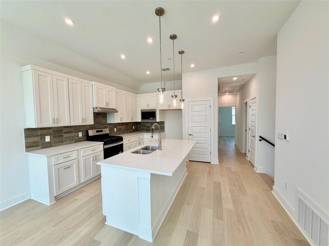 200 W 56th ST 8101, Austin, TX 78751