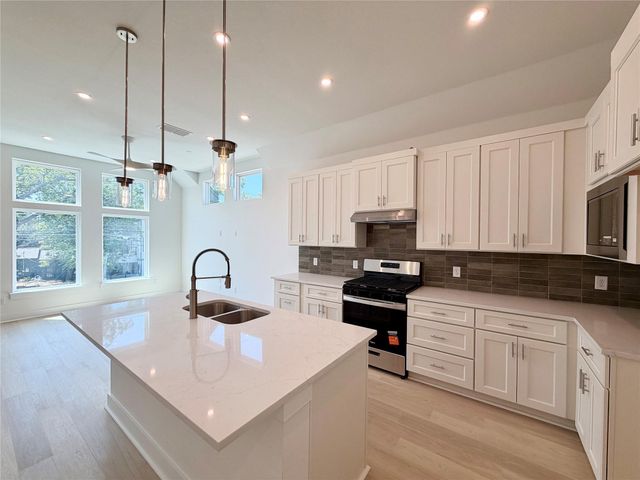 200 W 56th ST 8101, Austin, TX 78751