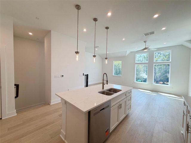 200 W 56th ST 8101, Austin, TX 78751