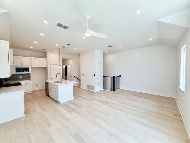 200 W 56th ST 8101, Austin, TX 78751