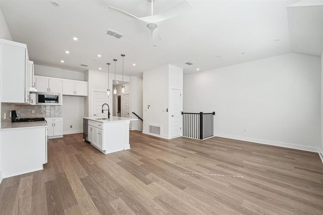 200 W 56th ST 8101, Austin, TX 78751
