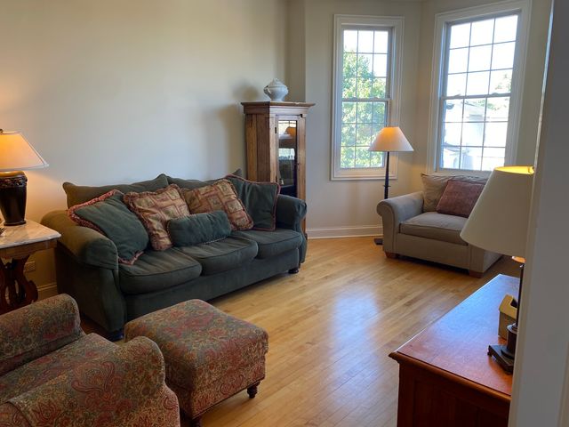 1223 S ELMWOOD Avenue TWO, Berwyn, IL 60402