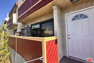 15554 Parthenia Street 8, North Hills (los Angeles), CA 91343