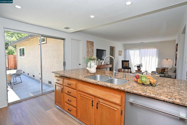 4608 Deercreek Ln, Concord, CA 94521