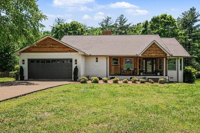 8525 Old Harding Ln, Nashville, TN 37221