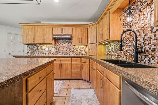 8525 Old Harding Ln, Nashville, TN 37221