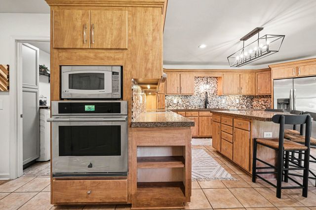 8525 Old Harding Ln, Nashville, TN 37221