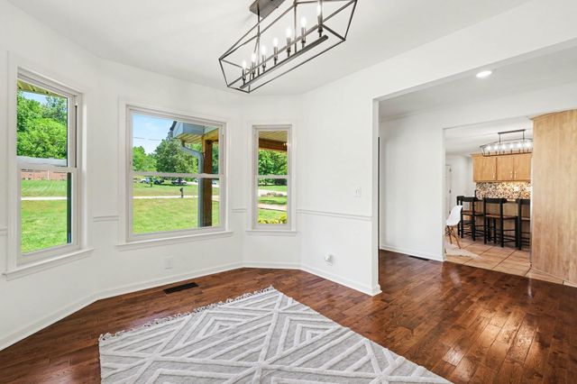 8525 Old Harding Ln, Nashville, TN 37221