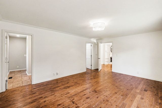 8525 Old Harding Ln, Nashville, TN 37221