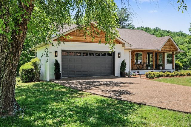 8525 Old Harding Ln, Nashville, TN 37221