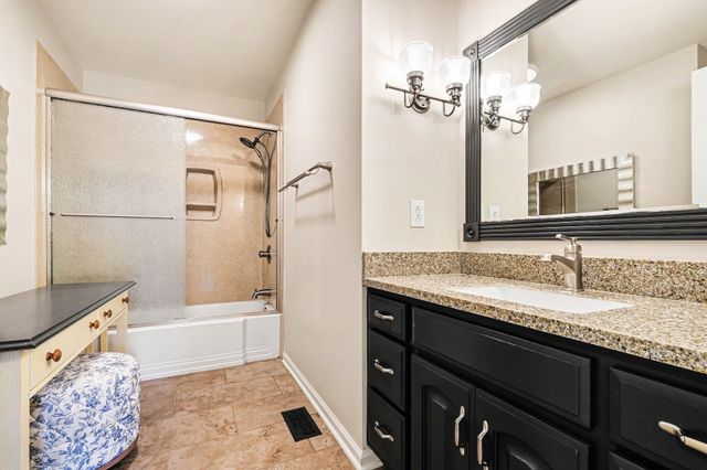 8525 Old Harding Ln, Nashville, TN 37221
