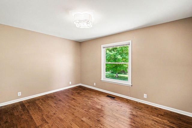 8525 Old Harding Ln, Nashville, TN 37221