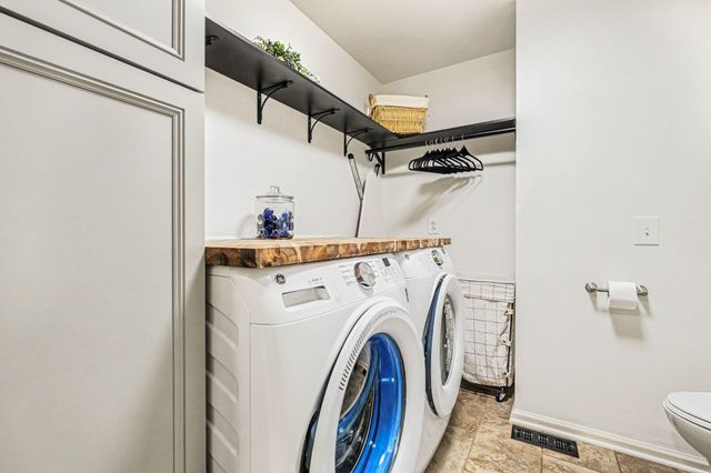 8525 Old Harding Ln, Nashville, TN 37221
