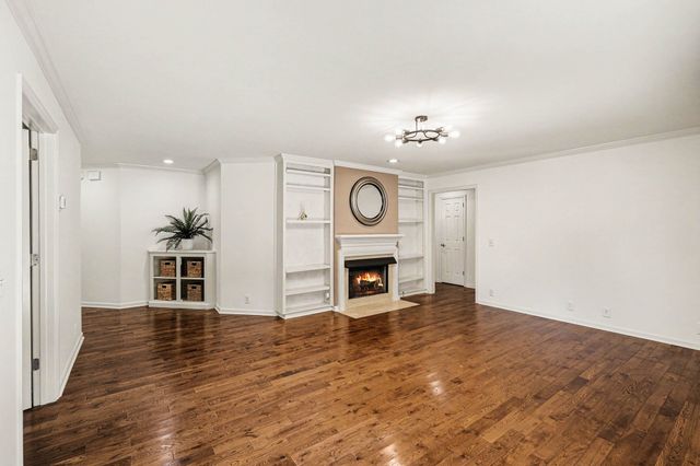 8525 Old Harding Ln, Nashville, TN 37221