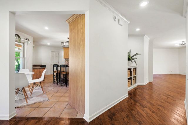 8525 Old Harding Ln, Nashville, TN 37221