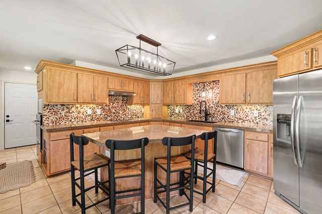 8525 Old Harding Ln, Nashville, TN 37221