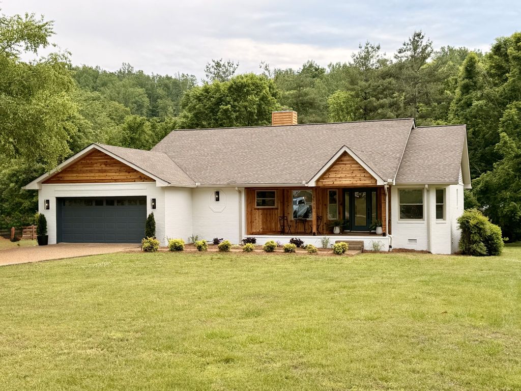 8525 Old Harding Ln, Nashville, TN 37221
