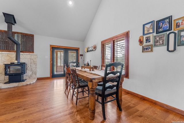 208 Oak Bend Dr, La Vernia, TX 78121