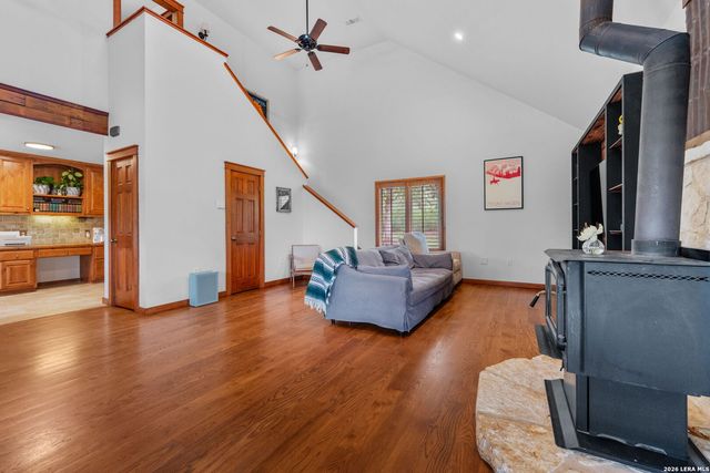 208 Oak Bend Dr, La Vernia, TX 78121