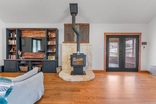 208 Oak Bend Dr, La Vernia, TX 78121